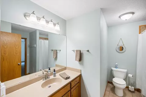 Bath - 4754 358th St, North Branch, MN 55056 photo 1 of 2