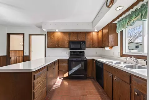 Kitchen - 54 Pandolfo Pl, Saint Cloud, MN 56303 photo 2 of 3
