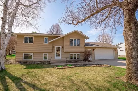 608 27th Ave SW, Willmar, MN 56201