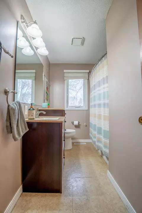 Bath - 608 27th Ave SW, Willmar, MN 56201 photo 1 of 3