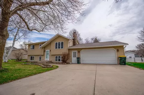 Exterior - 608 27th Ave SW, Willmar, MN 56201 photo 4 of 8