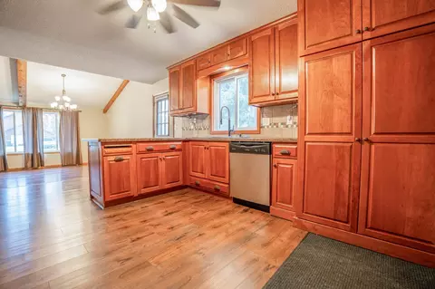 Kitchen - 600 33rd St NW, Willmar, MN 56201 photo 3 of 4