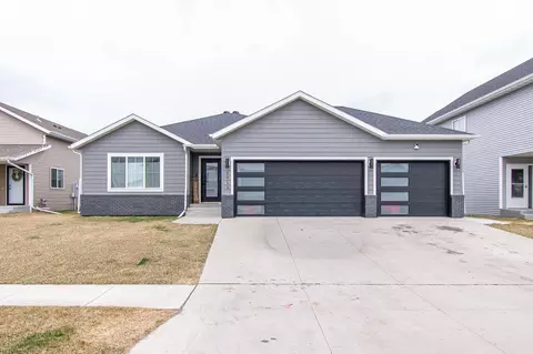 6012 Kodiak Ln, Horace, ND 58047