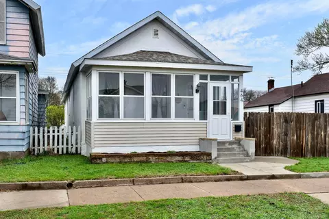 464 E Howard St, Winona, MN 55987