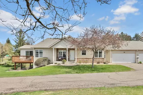 180 Wedgewood Dr, Mahtomedi, MN 55115