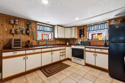 Kitchen - 201 Hilltop Rd, Shell Lake, WI 54871 photo 9 of 9