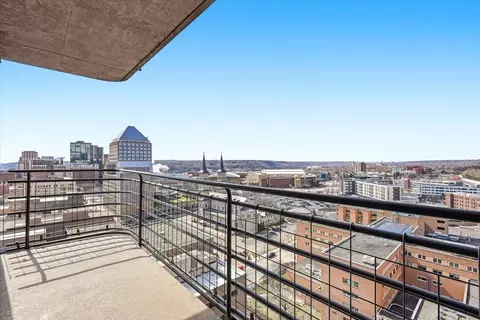 26 10th St W #1809, Saint Paul, MN 55102