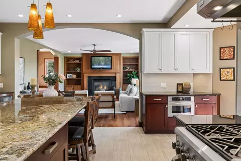 Kitchen - 3820 Hunters Overlook Ln, Eagan, MN 55123 photo 10 of 13