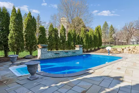 Exterior - 3820 Hunters Overlook Ln, Eagan, MN 55123 photo 6 of 9