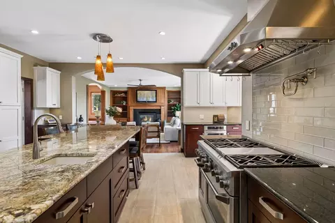 Kitchen - 3820 Hunters Overlook Ln, Eagan, MN 55123 photo 8 of 13
