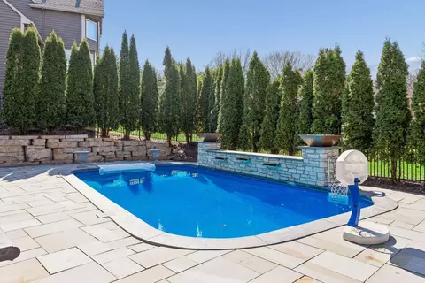 Exterior - 3820 Hunters Overlook Ln, Eagan, MN 55123 photo 3 of 9