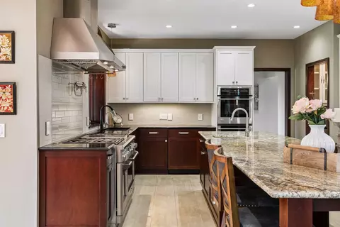 Kitchen - 3820 Hunters Overlook Ln, Eagan, MN 55123 photo 4 of 13