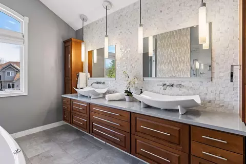 Bath - 3820 Hunters Overlook Ln, Eagan, MN 55123 photo 4 of 8