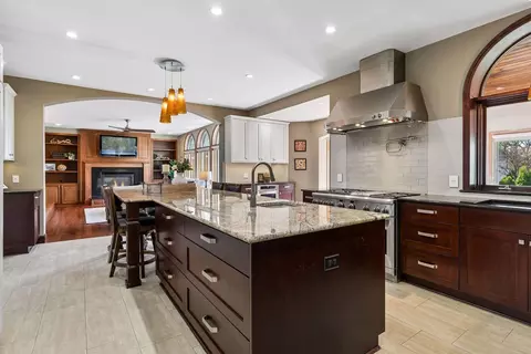 Kitchen - 3820 Hunters Overlook Ln, Eagan, MN 55123 photo 5 of 13