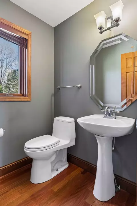 Bath - 3820 Hunters Overlook Ln, Eagan, MN 55123 photo 1 of 8