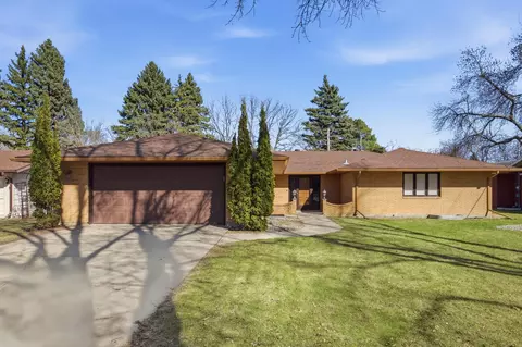 1301 Elm St N, Fargo, ND 58102