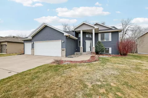 2012 4th St N, Sartell, MN 56377
