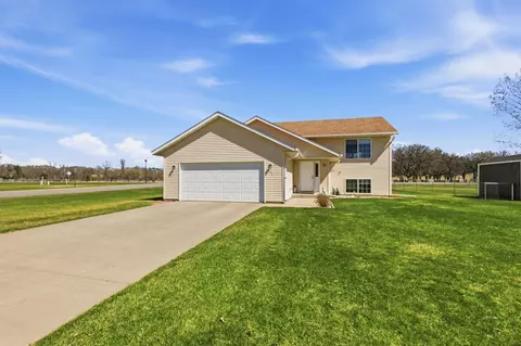 401 Morning View Ct, Sauk Centre, MN 56378