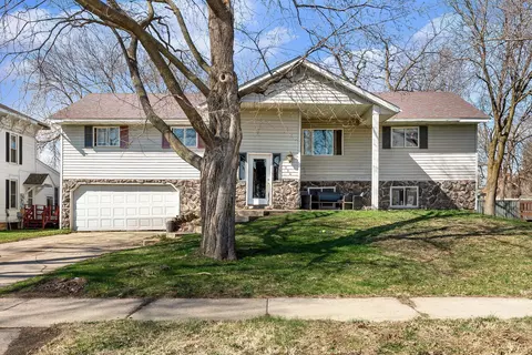 114 6th Ave NW, Waseca, MN 56093