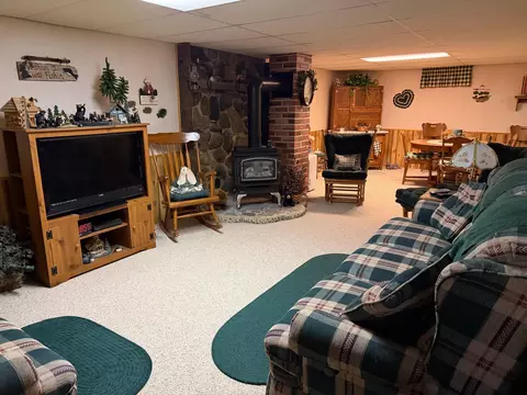 Living - 2124 Kenneth Dr, Albert Lea, MN 56007 photo 2 of 3