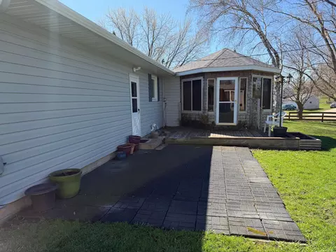 Exterior - 2124 Kenneth Dr, Albert Lea, MN 56007 photo 4 of 7