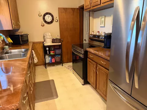 Kitchen - 2124 Kenneth Dr, Albert Lea, MN 56007 photo 2 of 2
