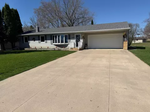 Exterior - 2124 Kenneth Dr, Albert Lea, MN 56007 photo 2 of 7