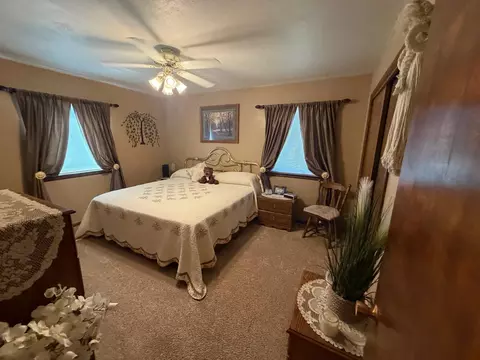 Bedroom - 2124 Kenneth Dr, Albert Lea, MN 56007 photo 3 of 4