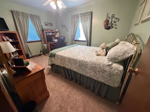 Bedroom - 2124 Kenneth Dr, Albert Lea, MN 56007 photo 2 of 4