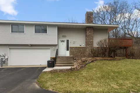 12318 Oak Leaf Ct, Burnsville, MN 55337