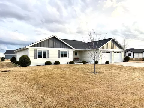 204 11th St SW, Roseau, MN 56751