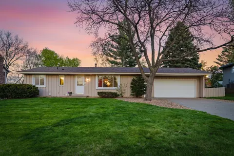 5856 139th St W, Apple Valley, MN 55124