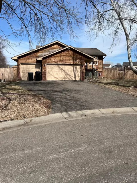 12073 Butternut St NW, Coon Rapids, MN 55448