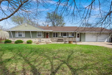 136 N Park Ln, Le Sueur, MN 56058
