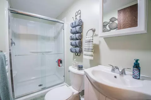 Bath - 822 10th Ave SE, Saint Cloud, MN 56304 photo 3 of 4