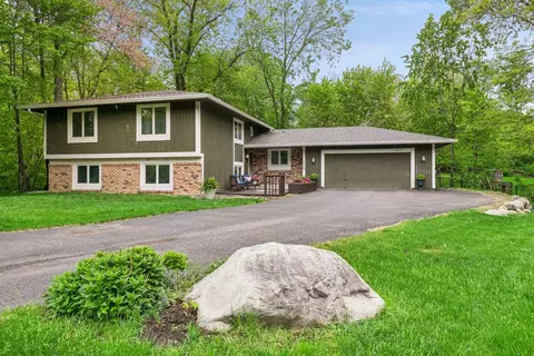 18710 28th Ave N, Plymouth, MN 55447