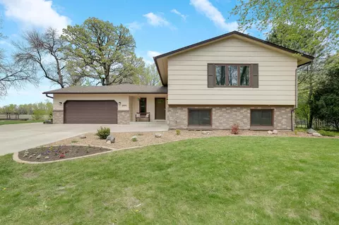 2890 Zanzibar Ln N, Plymouth, MN 55447