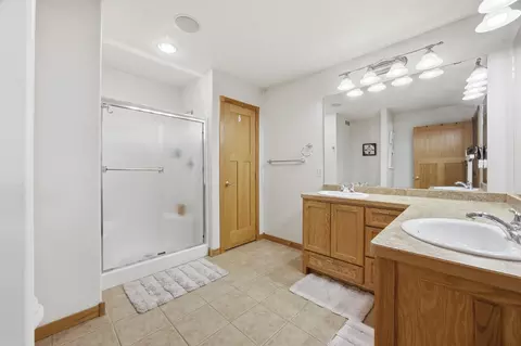 Bath - 4346 46th Ave S, Fargo, ND 58104 photo 2 of 3