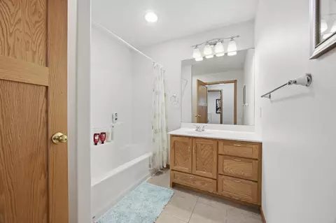 Bath - 4346 46th Ave S, Fargo, ND 58104 photo 1 of 3