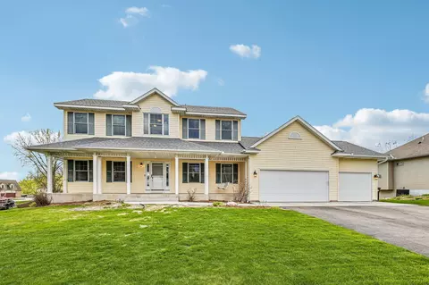 2608 Sandterra Cir, White Bear Township, MN 55110