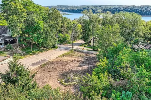 1824 1st St N, Stillwater, MN 55082