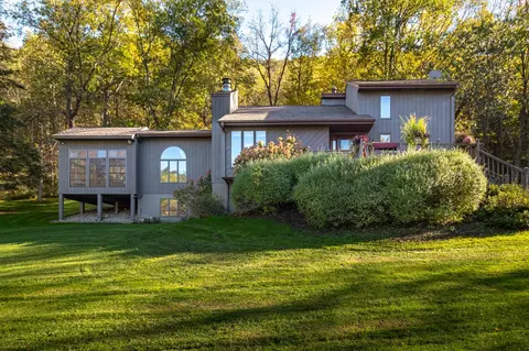7030 Birchwood Dr, La Crescent, MN 55947