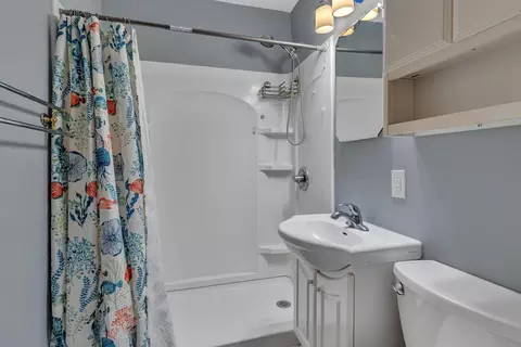 Bath - 813 Augusta Ave, Willmar, MN 56201 photo 1 of 1