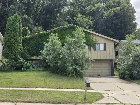 528 19th St NW, Rochester, MN 55901