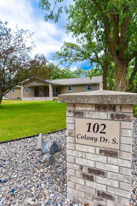 102 Colony Dr S, Karlstad, MN 56732