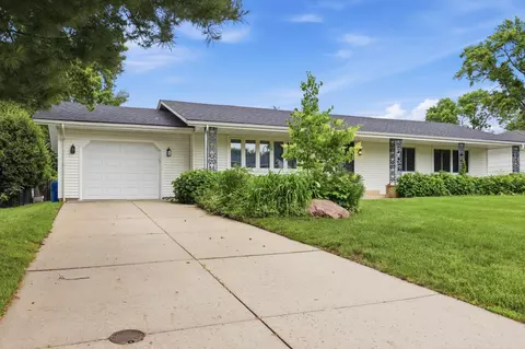 613 Monroe St S, Shakopee, MN 55379