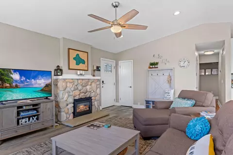 Living - 18013 Roberds Lake Blvd, Faribault, MN 55021 photo 4 of 7
