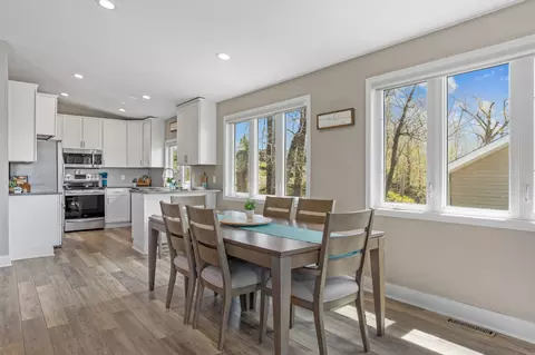 Dining - 18013 Roberds Lake Blvd, Faribault, MN 55021 photo 5 of 6