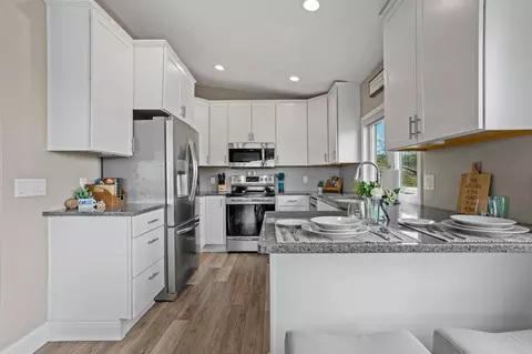 Kitchen - 18013 Roberds Lake Blvd, Faribault, MN 55021 photo 4 of 10
