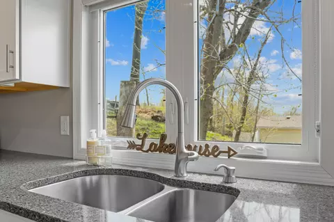 Kitchen - 18013 Roberds Lake Blvd, Faribault, MN 55021 photo 7 of 10